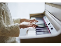 <b>Piano Digital Roland HP704 CH Charcoal Black Preto acetinado premium piano elétrico vertical</b> <b>Piano Digital Roland HP704 CH Charcoal Black Preto acetinado premium piano elétrico vertical</b>